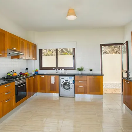 Villa Magnificent Coral Bay Azure Cove 3 Bedrooms Great Sea Views Well-furnished Peyia