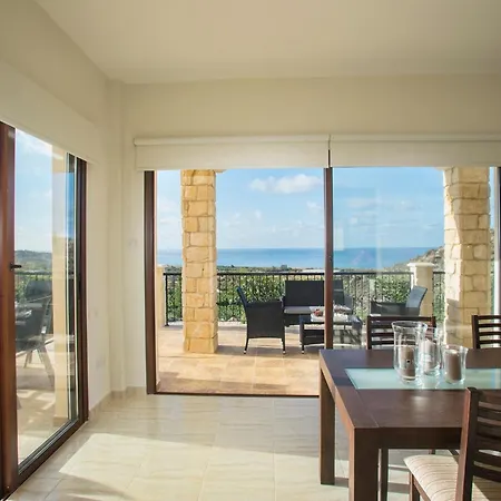 Magnificent Coral Bay Azure Cove 3 Bedrooms Great Sea Views Well-furnished ペイヤ