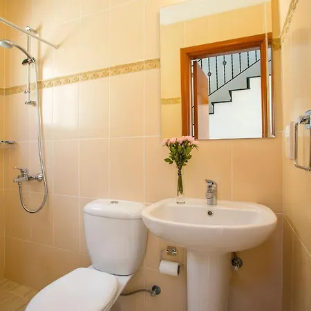 Magnificent Coral Bay Azure Cove 3 Bedrooms Great Sea Views Well-furnished