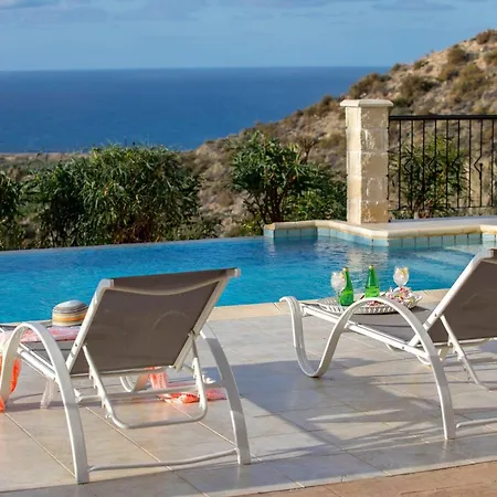Magnificent Coral Bay Azure Cove 3 Bedrooms Great Sea Views Well-furnished * ペイヤ