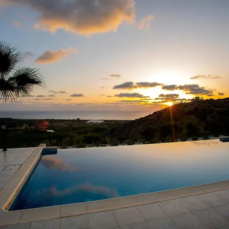 Magnificent Coral Bay Azure Cove 3 Bedrooms Great Sea Views Well-furnished ヴィラ