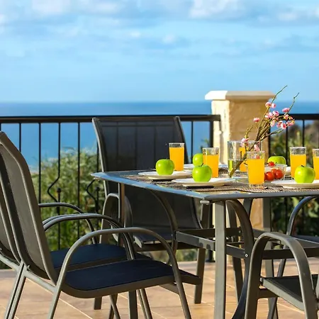 Magnificent Coral Bay Azure Cove 3 Bedrooms Great Sea Views Well-furnished *